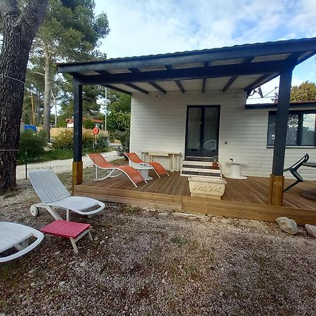 Mobilhome A Deux Pas Du Circuit Du Castellet Avec Terrasse Vue Mer Le Castellet  Exterior foto